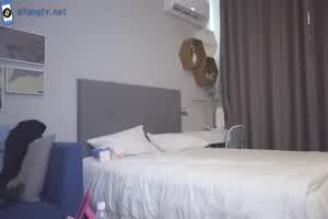 91大神【番薯哥】公寓私约朋友包养的176cm极品乳模  背景图片