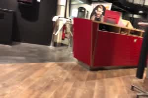 Alice Chen 健身完性欲太强跑去厕所口缓一下 回家有女友等着情趣套餐 1080p高清版  背景图片