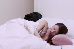 【原创】 路人湿身街头搭讪  背景图片