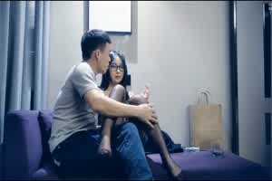 尤物级眼镜小姐姐 温婉气质却充满骚骚的感觉 男人看了就想狠狠插她，黑丝袜紧身包臀裙 啪啪鸡巴狂操  背景图片