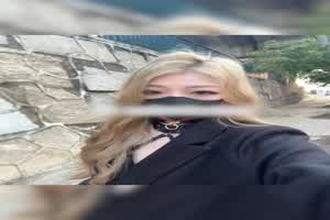 后入金发丝袜骚货  背景图片