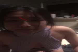 留学正妹在网路约炮招标最高金主爸爸过一夜  背景图片