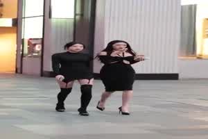 顶流网红性爱私生活大曝光  背景图片