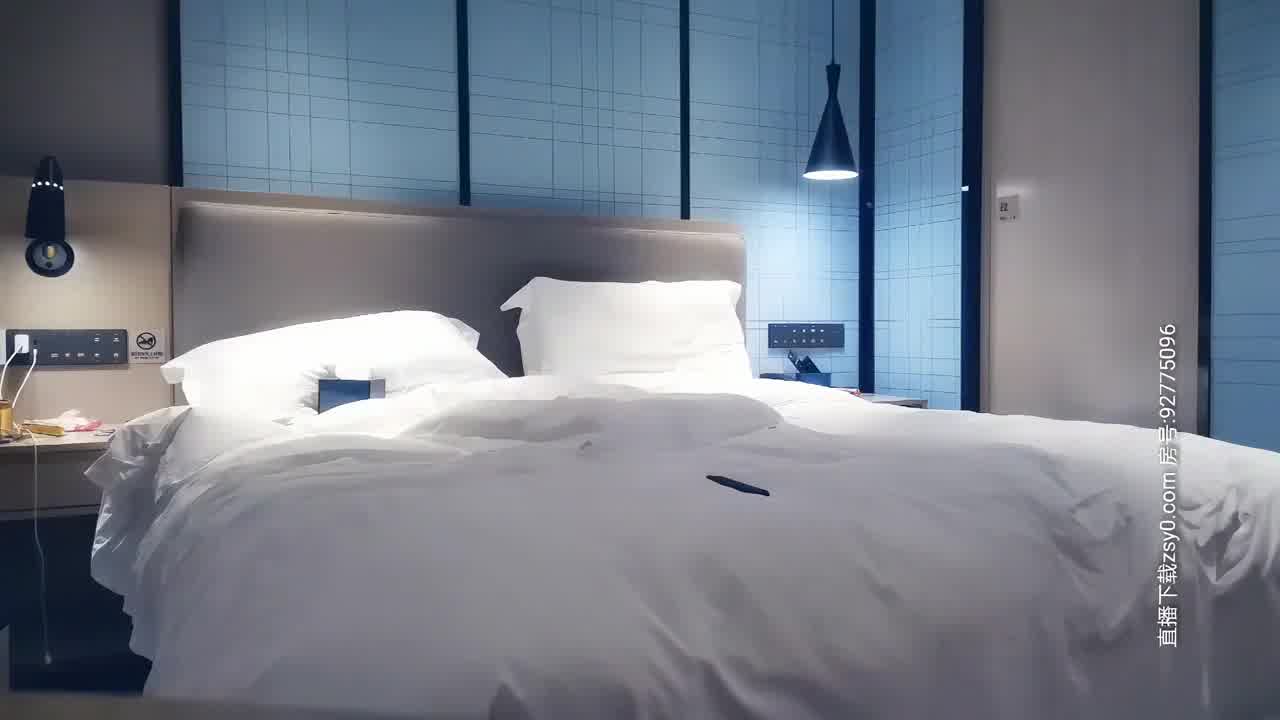  花重金请到很骚的小姐姐 各种姿势操 风骚水又多很是诱惑 的剧照5