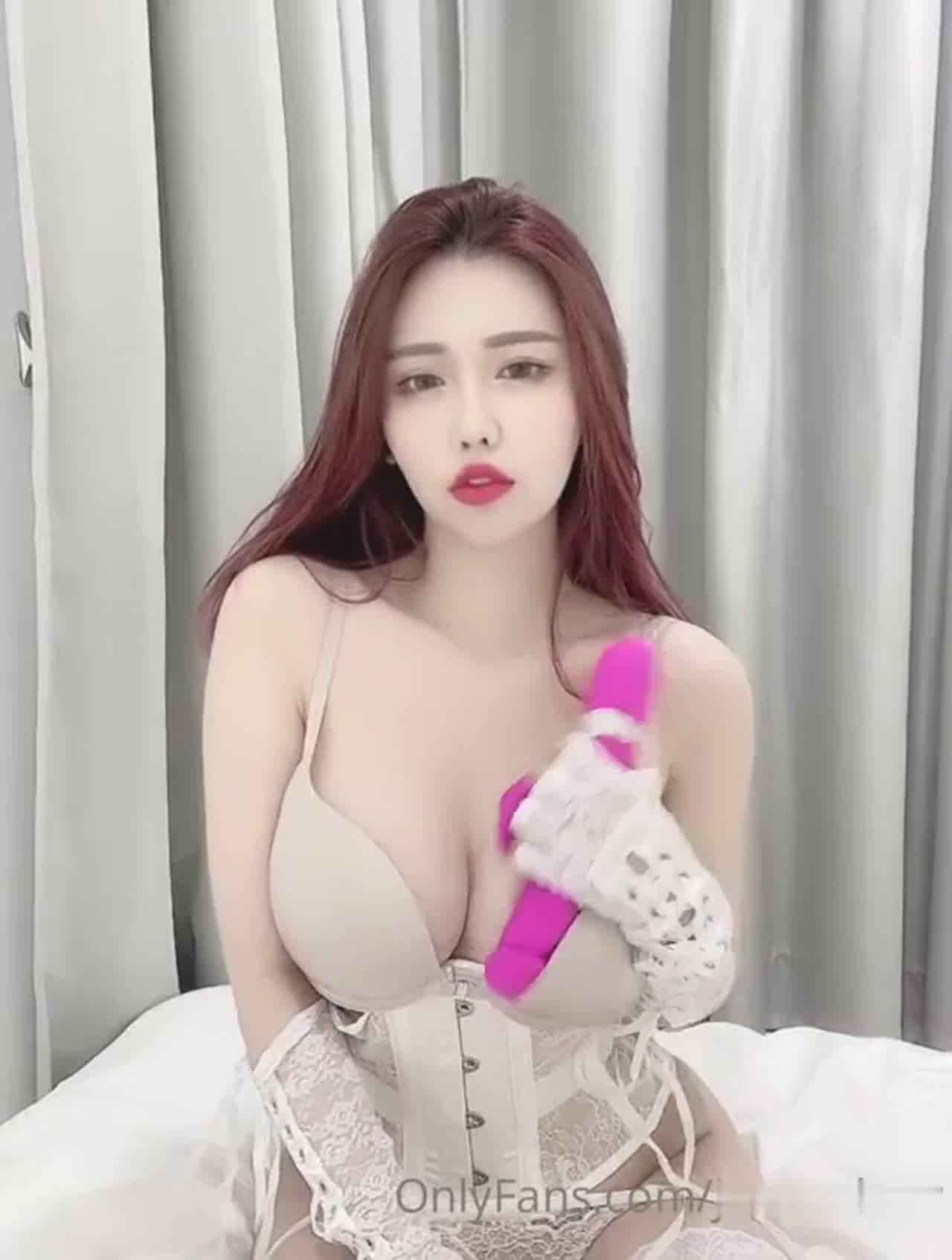  网红周甄娜 年度按摩棒代言人 的剧照5