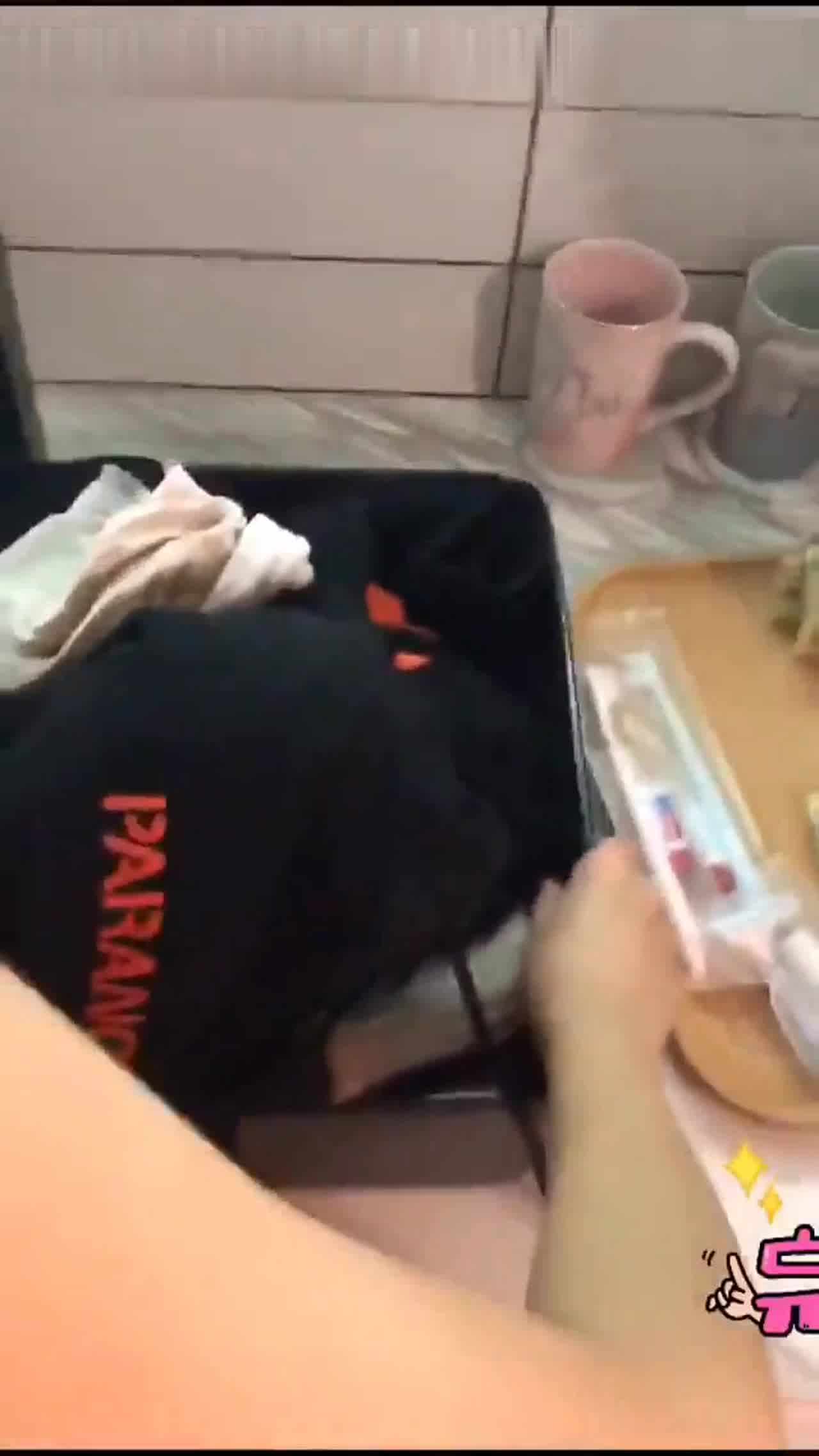  自拍后入极品短发吊钟乳 的剧照7