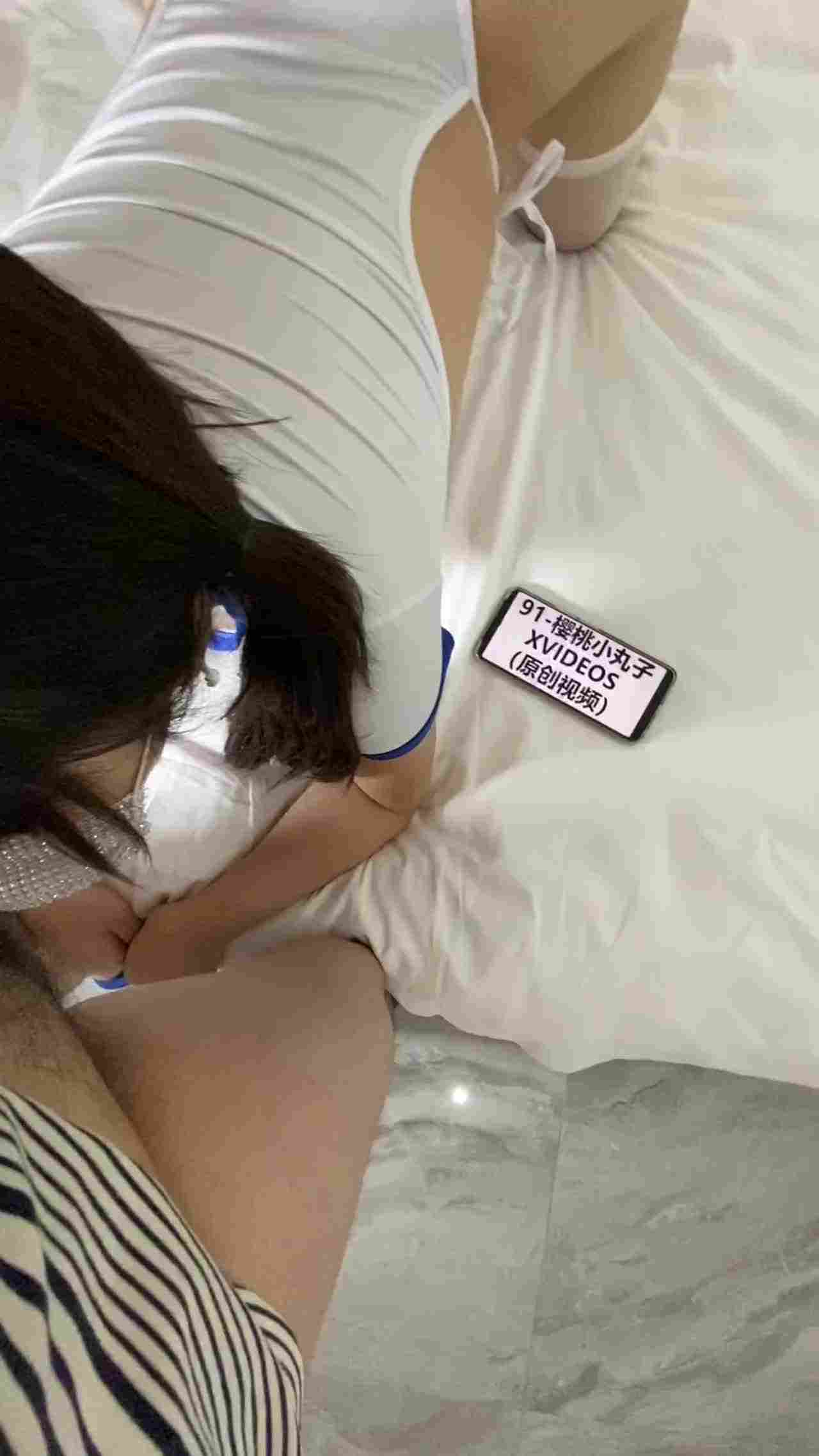  91樱桃小丸子 服务有钱的大哥后入爆插萝利桃臀 的剧照1