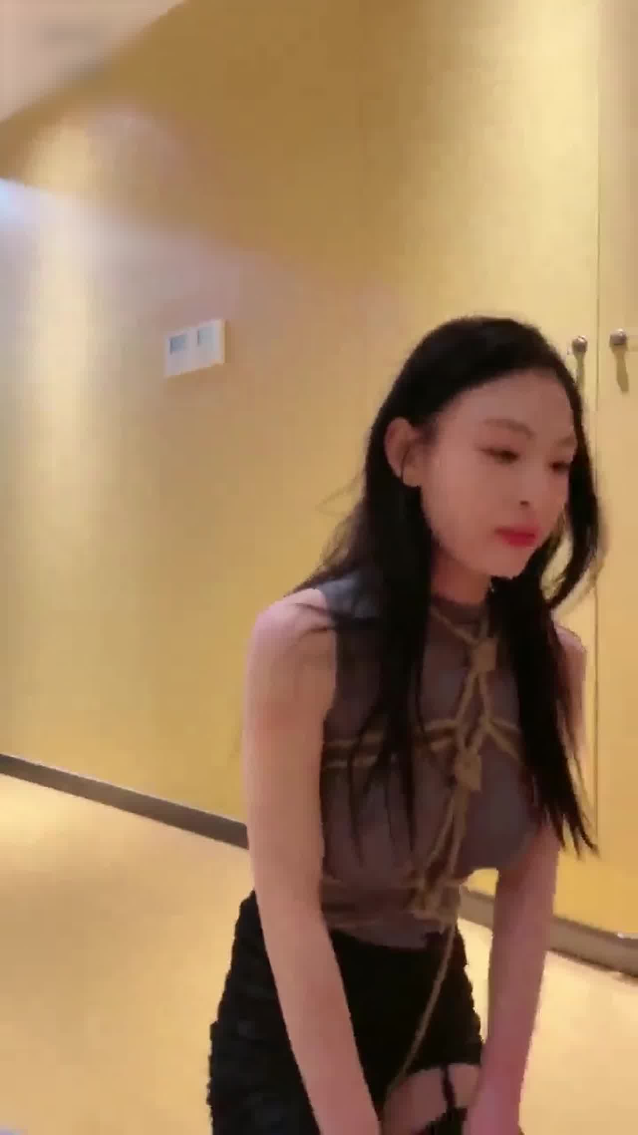  情纯妹妹辣妹姐姐女女性爱调教 的剧照5