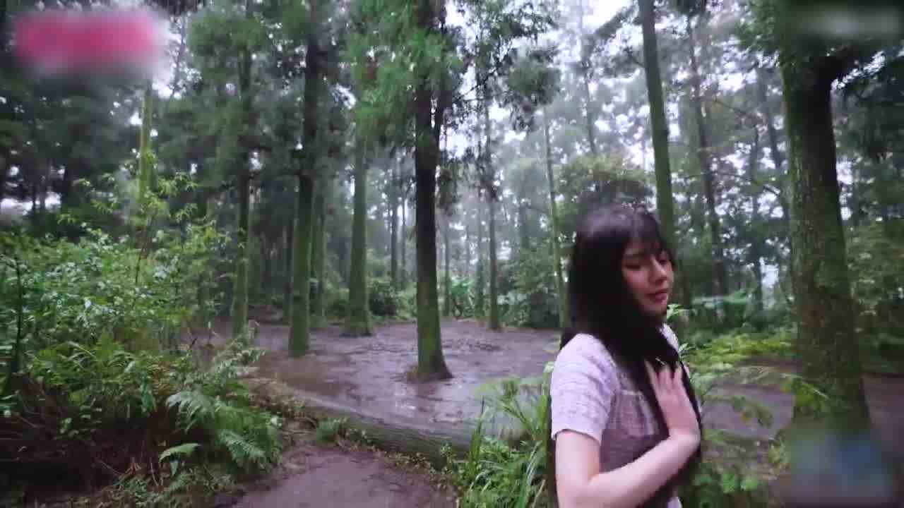  皇家华人 情欲娃娃一日约会 美腿清纯混血儿 的剧照2