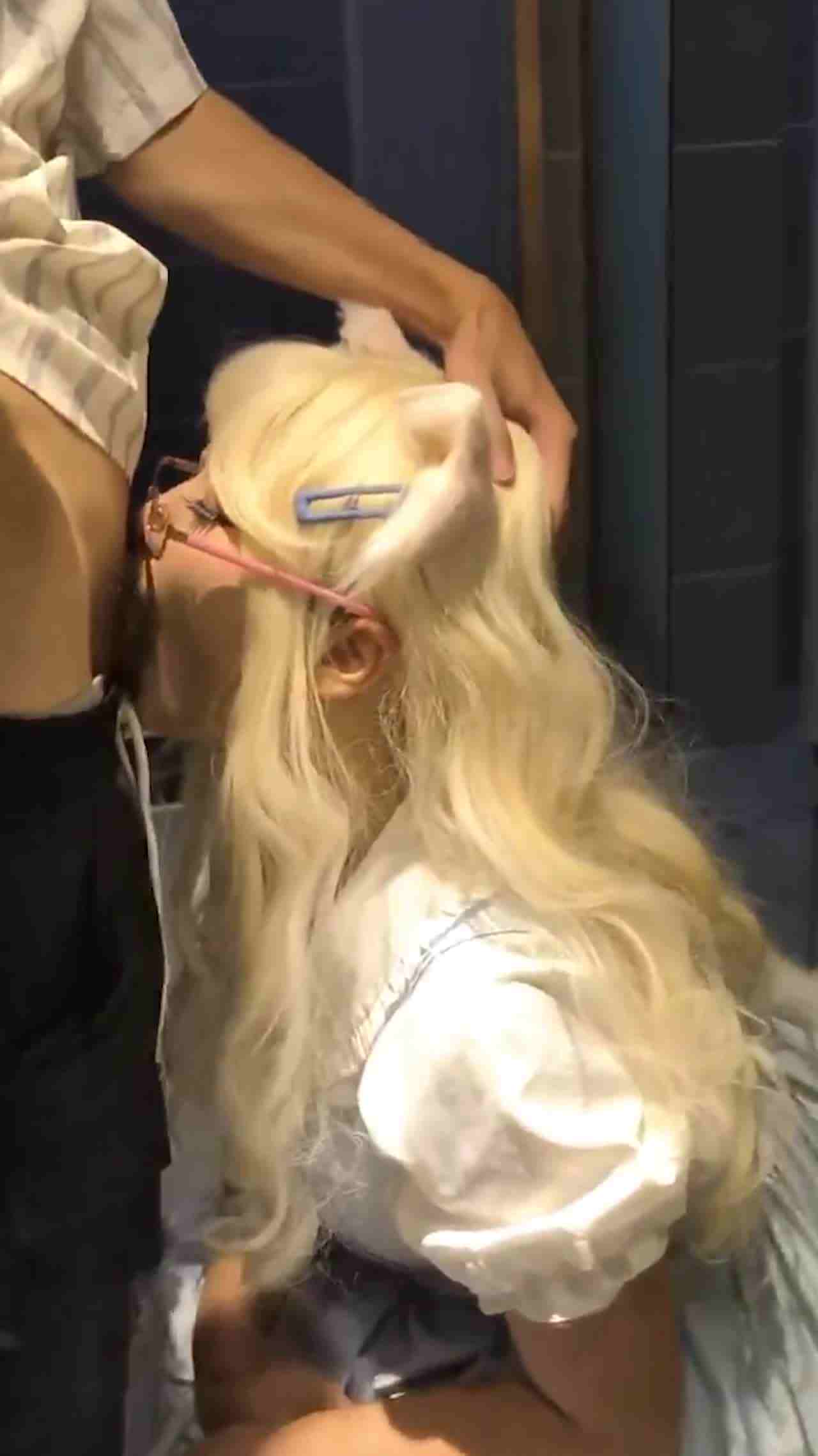  贪心眼镜小野猫镜子乖乖口 的剧照3