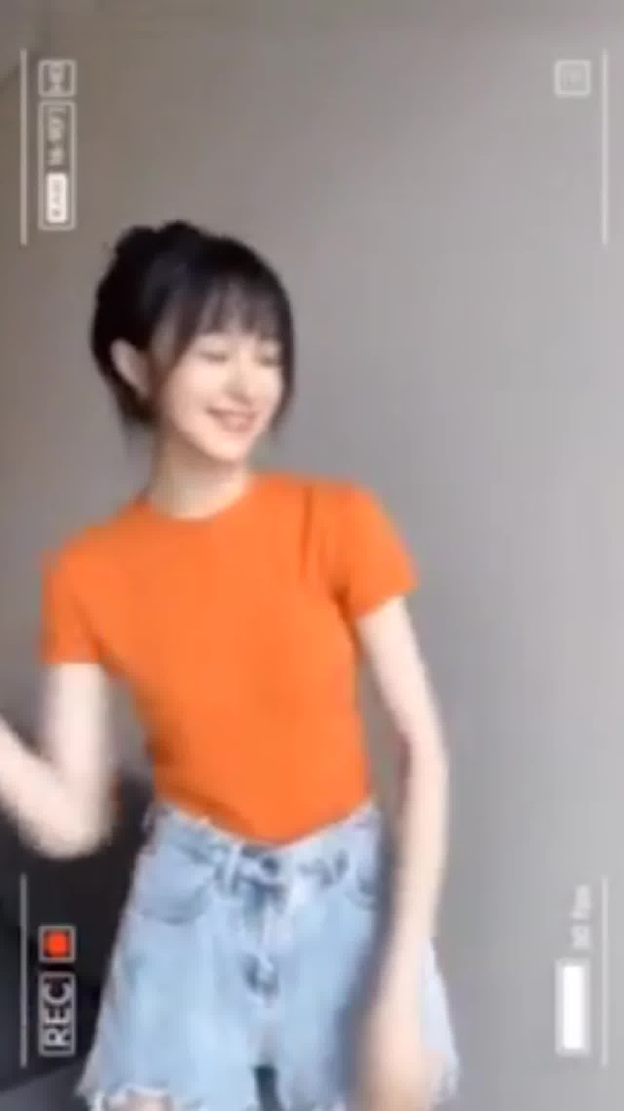  抖音500W粉丝甜美网红「9分32秒性爱片」疯传！ 的剧照4