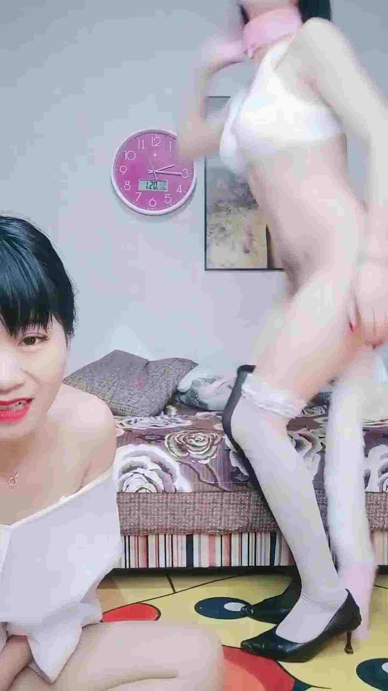  主播们的肛塞猫尾操逼秀 的剧照3