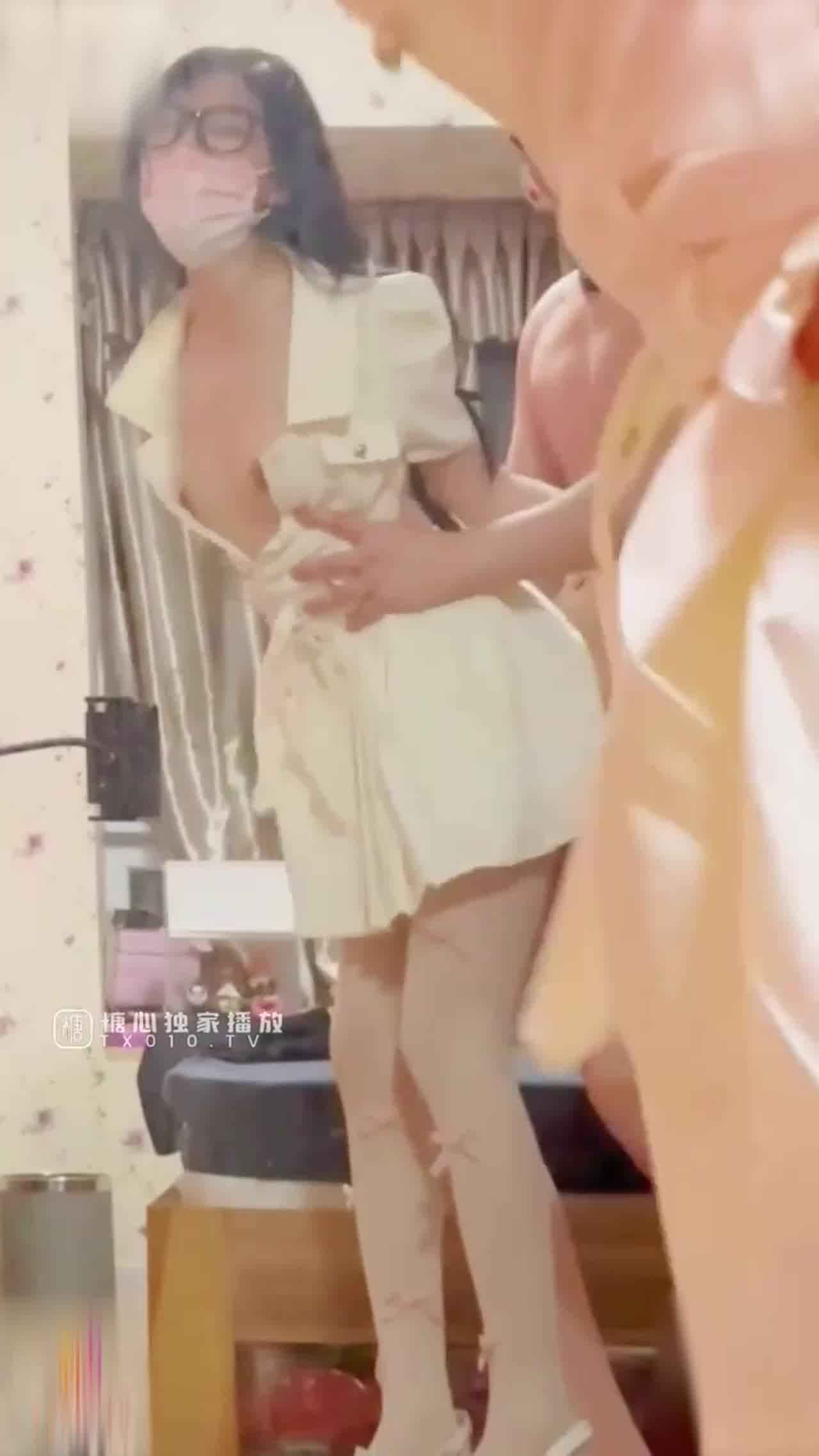  【小二先生】极品白丝女友勾引着我,主动坐上巨屌疯狂抽插 的剧照4