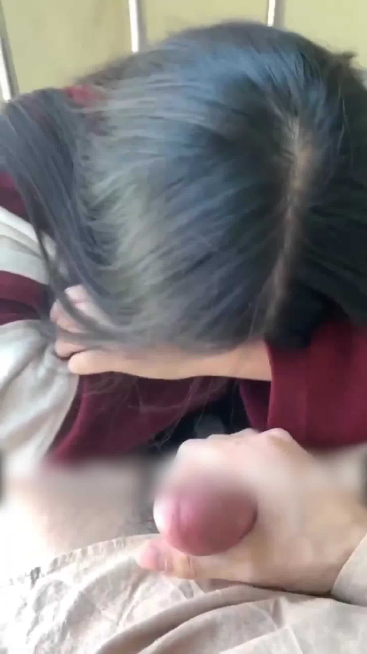  爱吃鸡巴的高中羞涩小女友 的剧照5