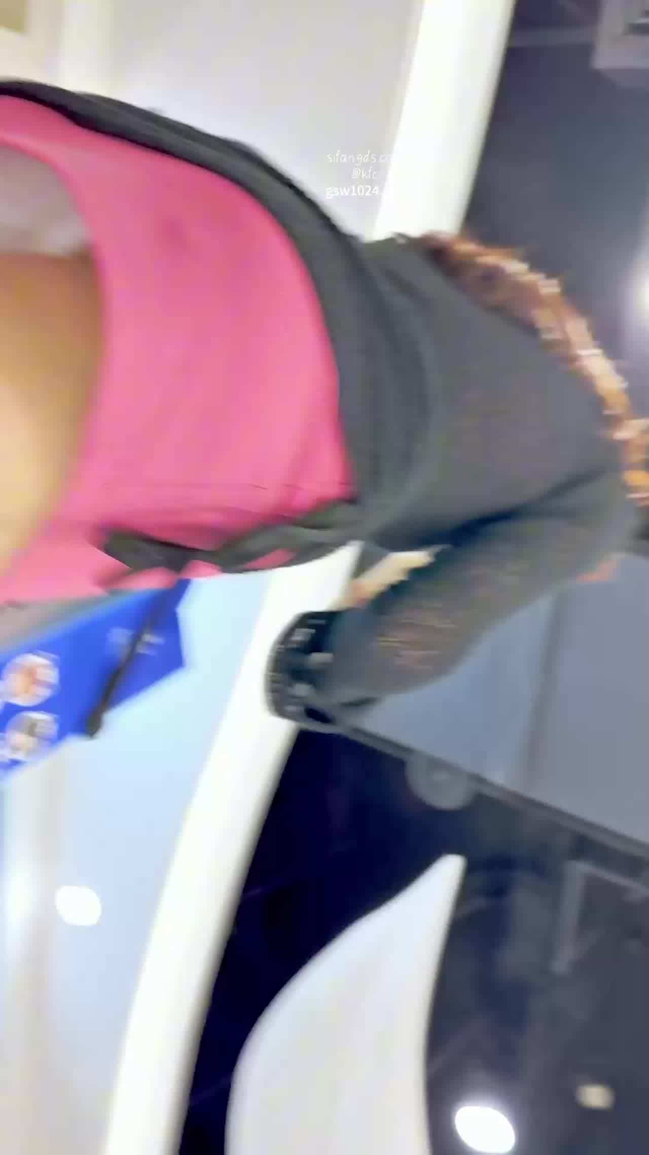  美女的裙底内裤真好看 的剧照9