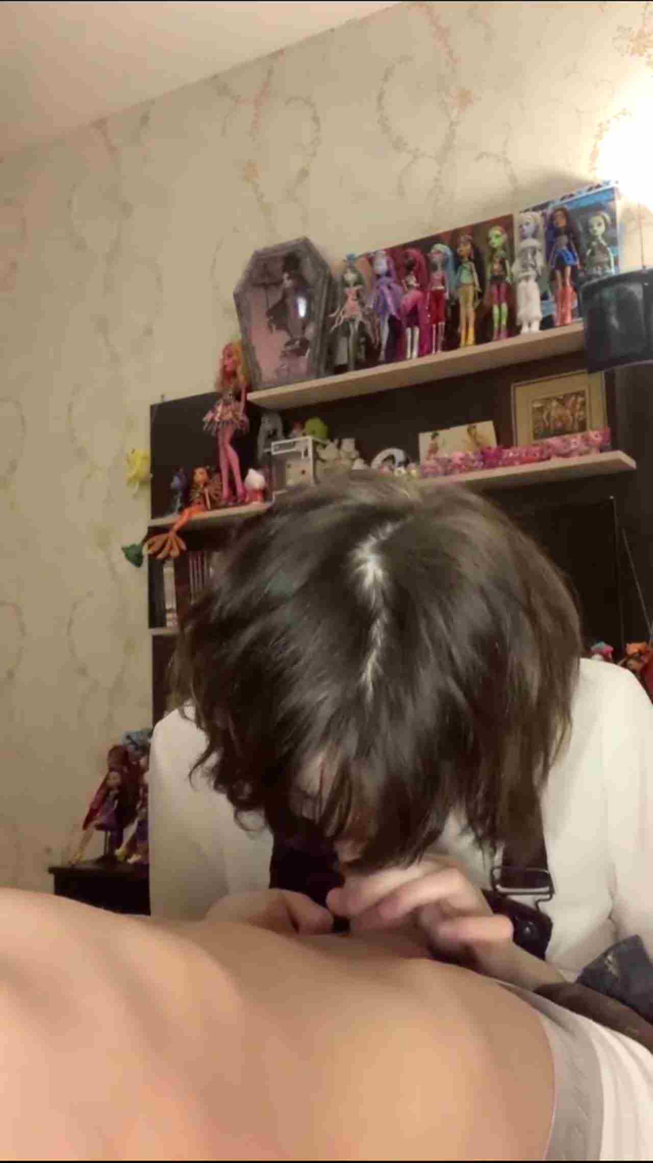  酷酷短发中性混血美女好会吸允鸡巴 的剧照3