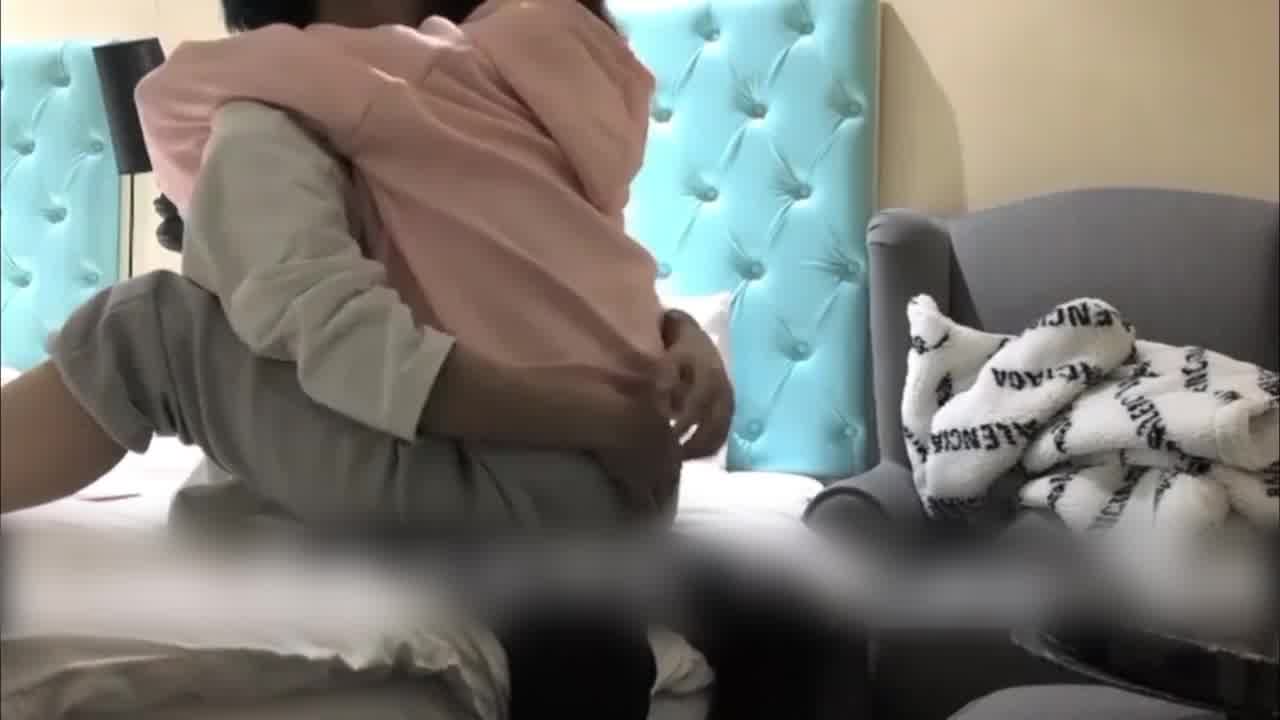  无套小学妹 学长帮你弄得舒服点 的剧照8