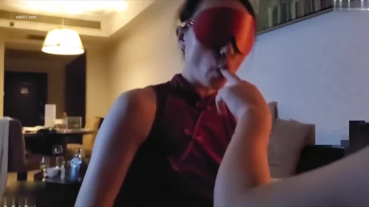  漂亮高跟细长腿人妻吃鸡啪啪 身材高挑 被两根鸡吧轮流输出 口爆吃精 的剧照6