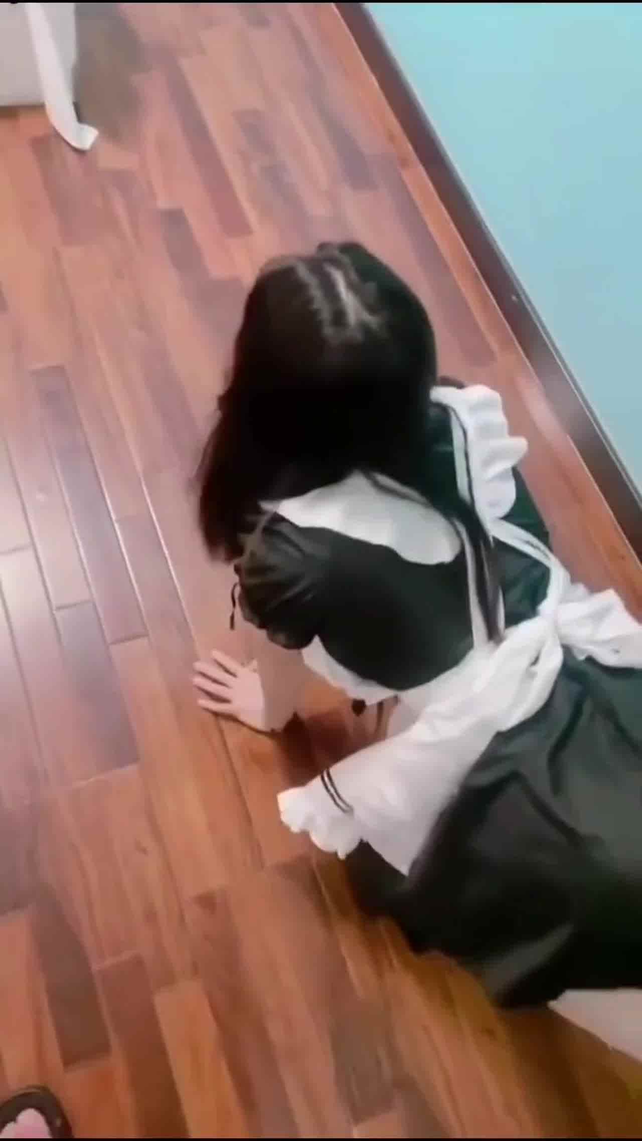  【调教】调教萝莉喝尿口交 的剧照4