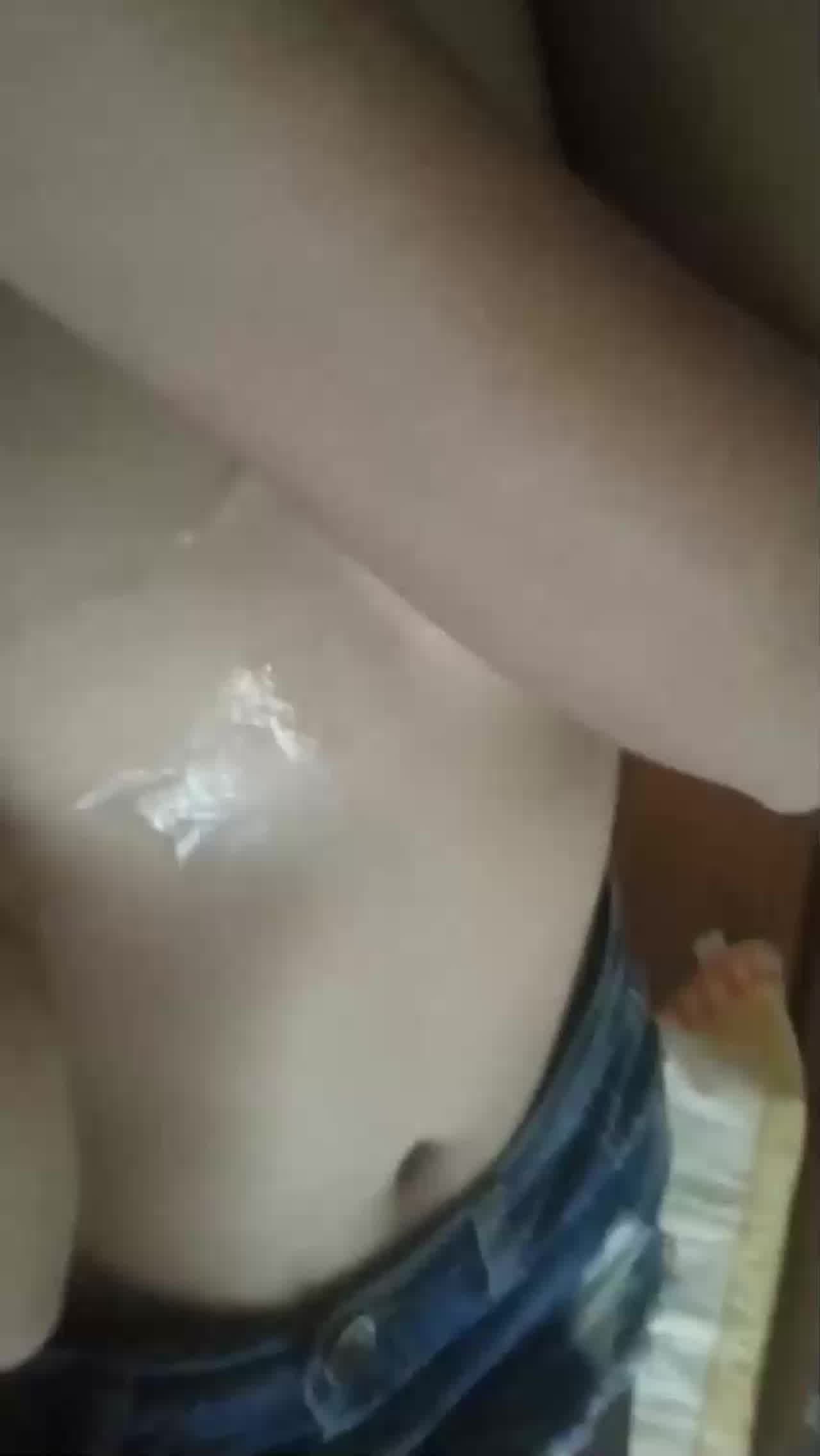  大学生天天被操小穴都麻木了，赚点钱真是不容易 的剧照1