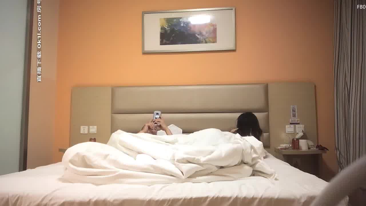  美容院兼职眼镜妹让猛男欲仙欲死（二） 的剧照5