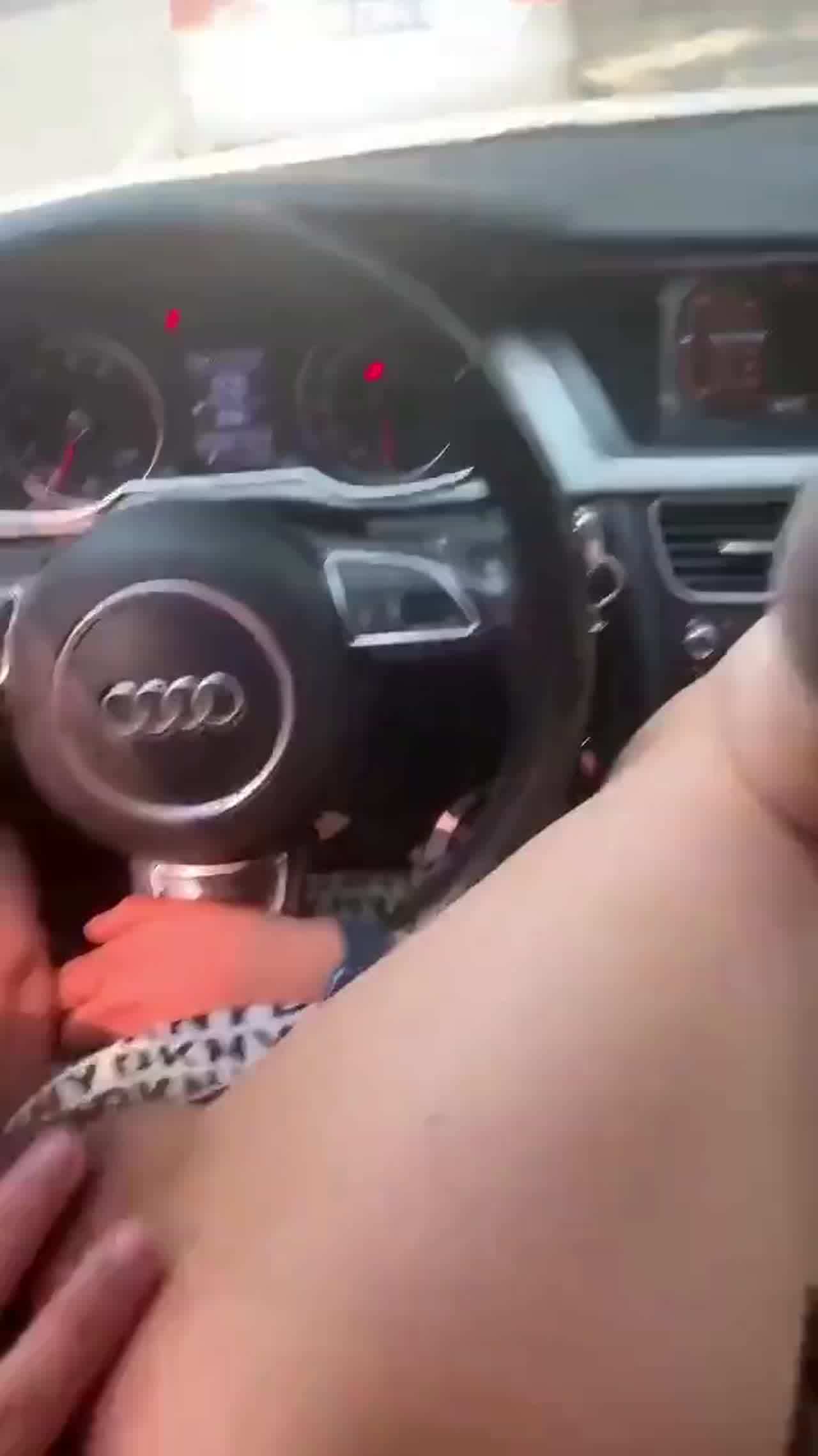  主驾驶的骚逼 的剧照1