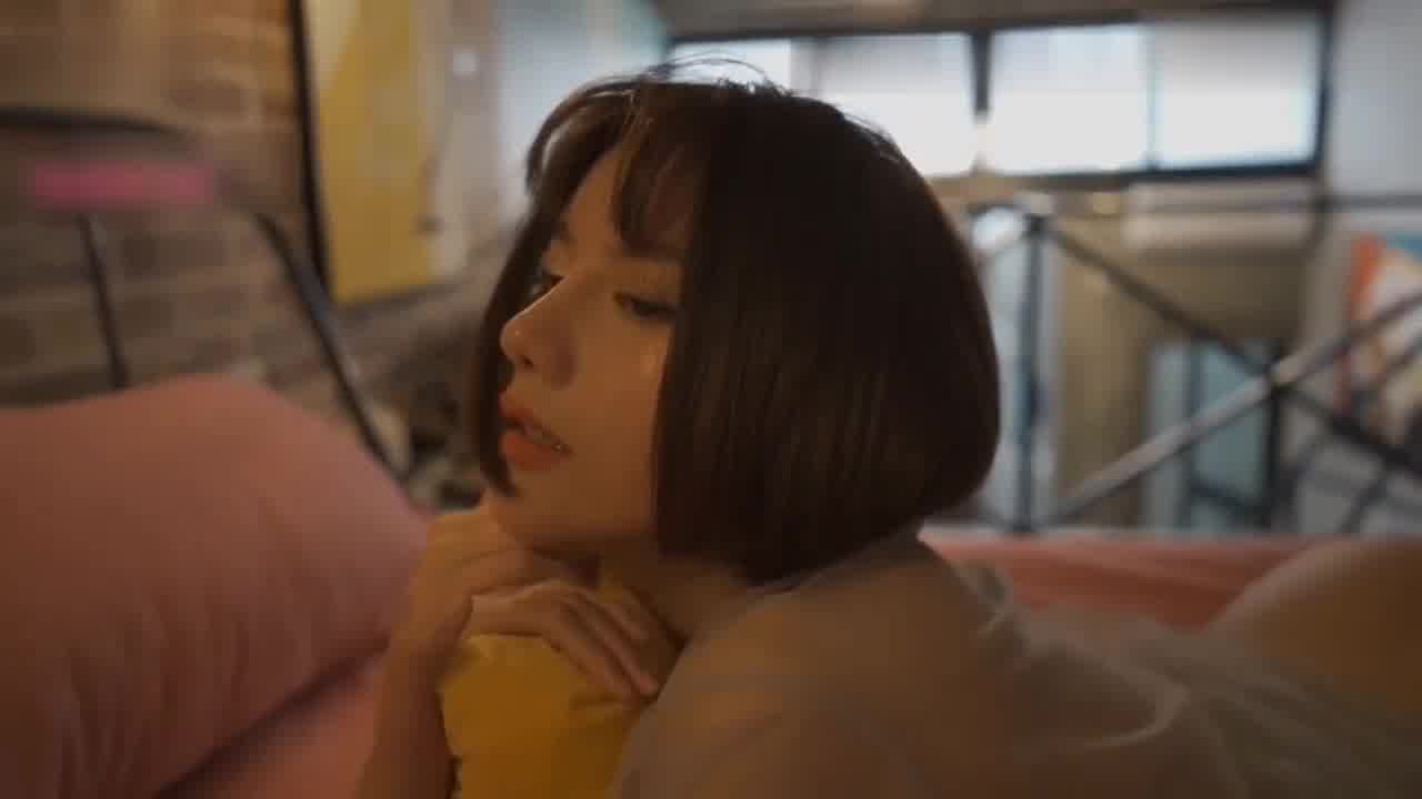  国产最新 福利视频极品高颜值白嫩女神【阿朱】脱光衣服露出自慰 的剧照2