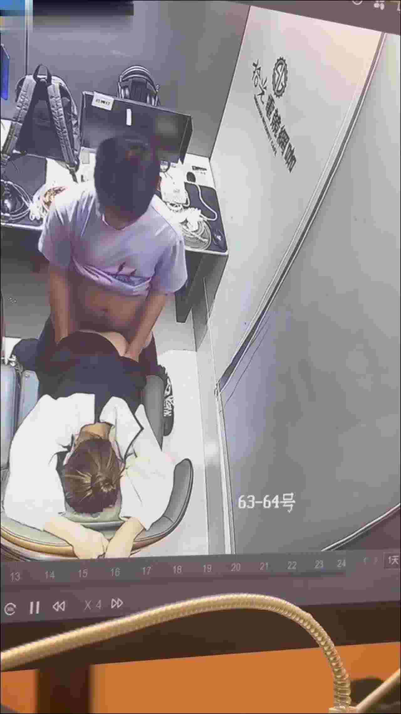  小年轻网吧直接开干丝滑后入抽插 的剧照6