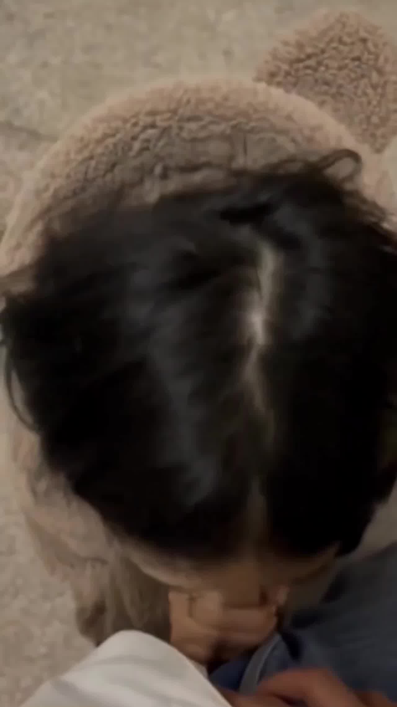  哺乳期少妇背夫偷汉，视频曝光 的剧照10