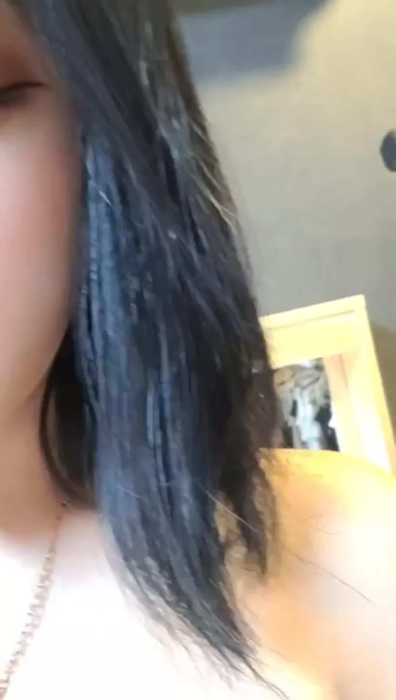  韩国女主播大方秀出自己的约泡专用淫荡衣柜 超辣牛仔裤 的剧照9