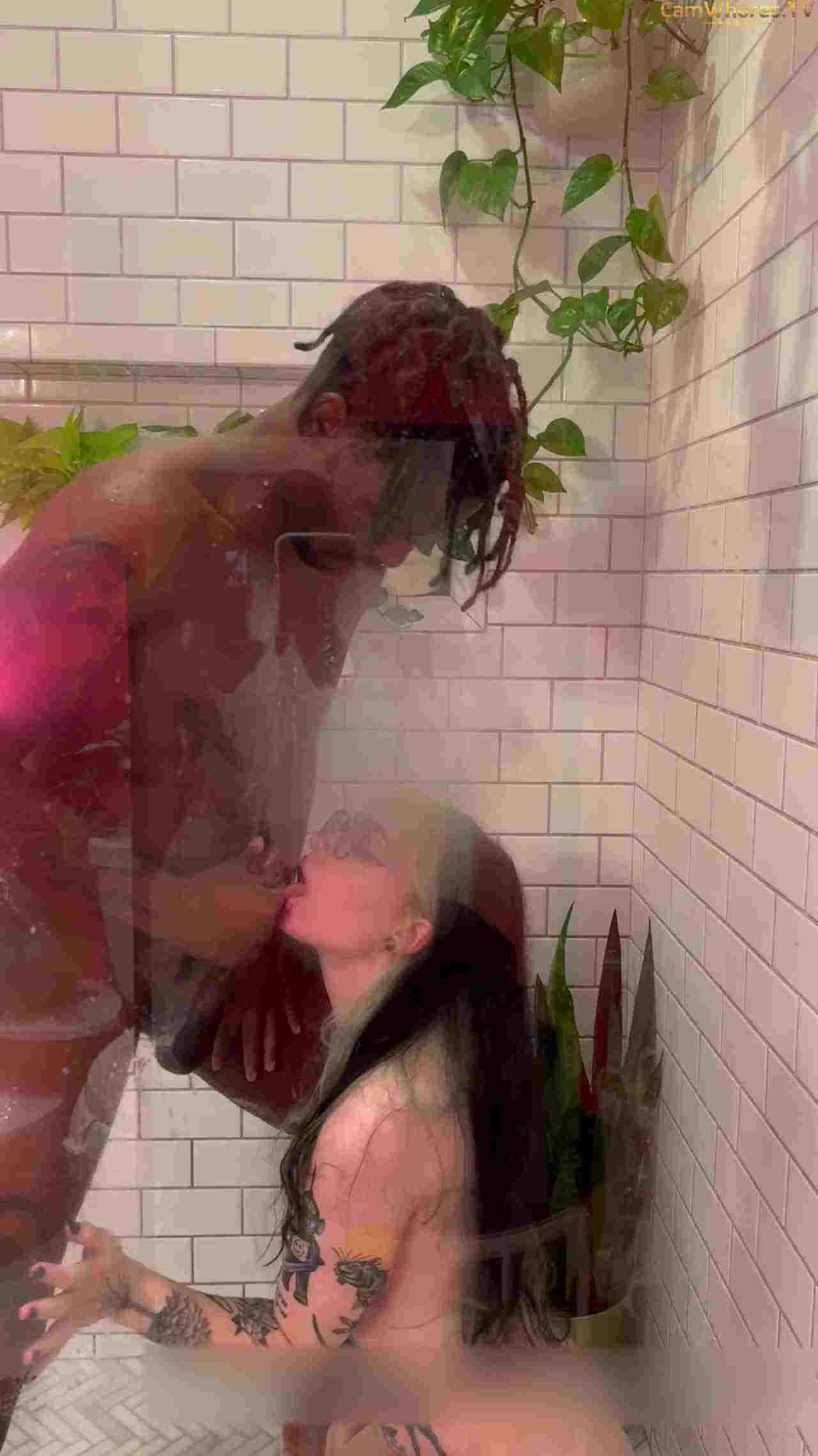  爱洗澡爱打炮这样才会爽 的剧照8