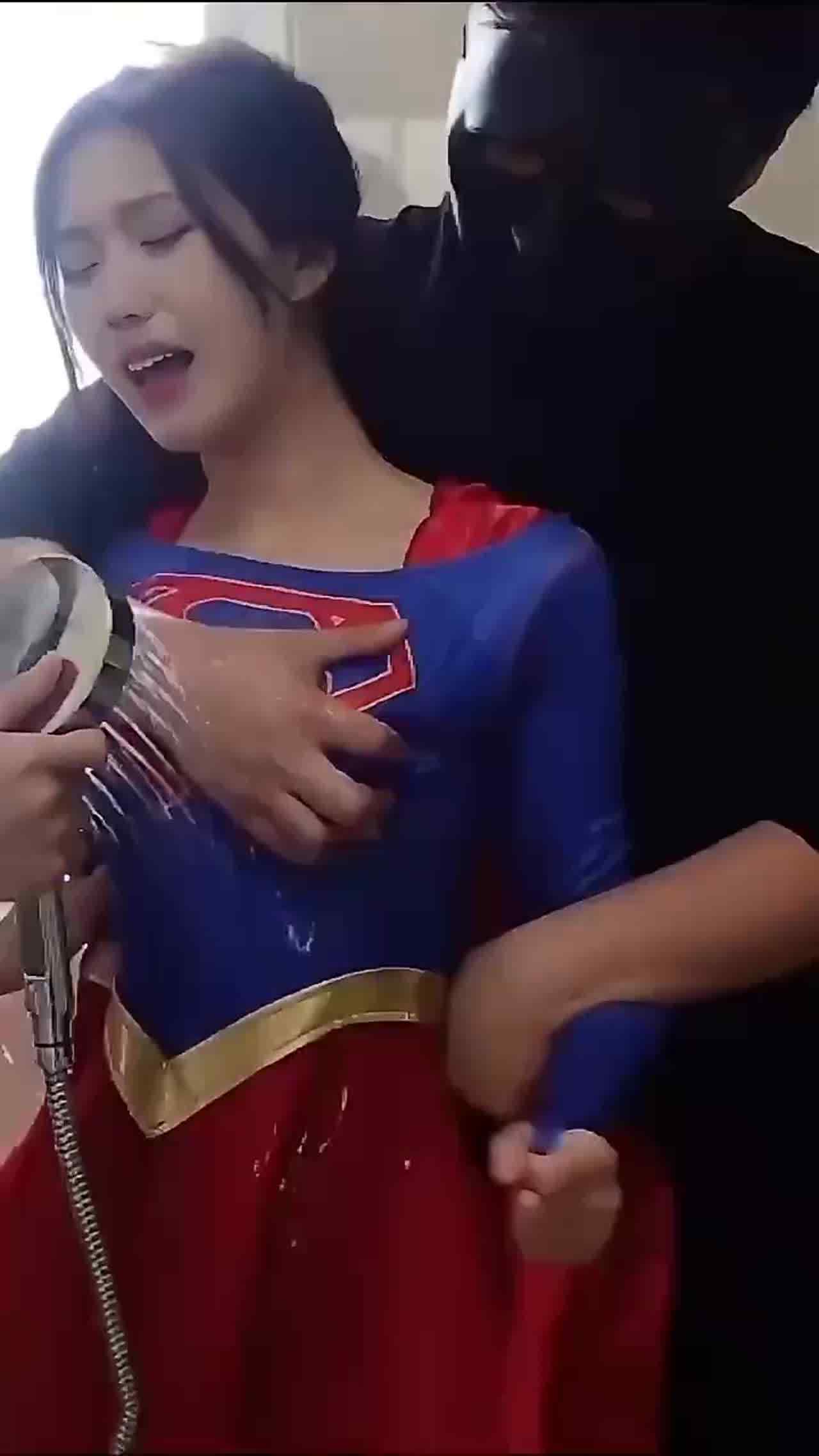  高颜质模特美女 惨遭强奸施暴狂啪啪～～ 的剧照2