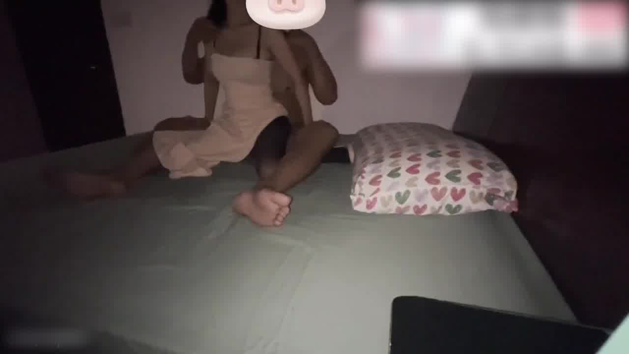  是桃桃呀 黑丝高跟鞋舔逼69 的剧照9