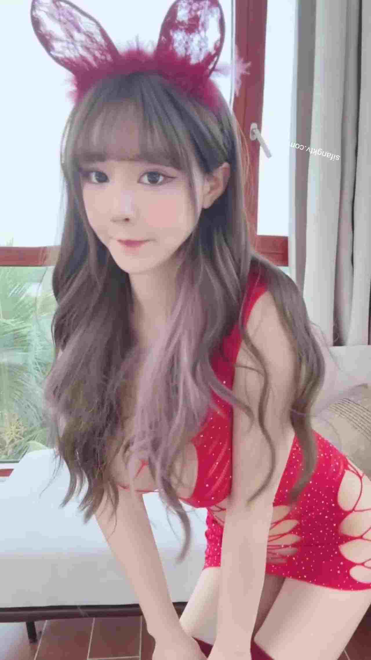  写真秀人巨乳网红『朱可儿』红色绑带黑丝魅惑 的剧照10