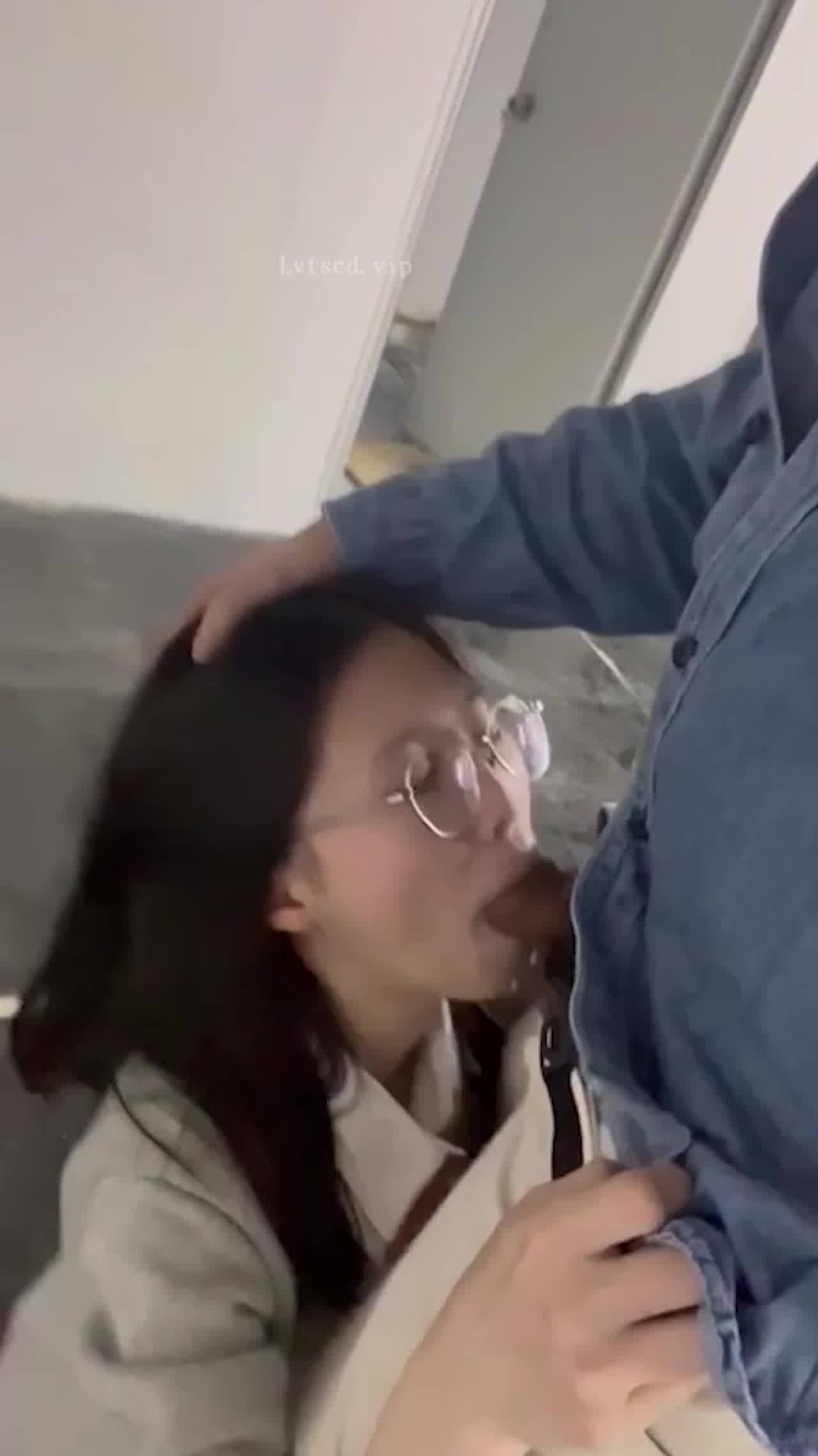  采花小盗，在校读书的小母狗被大神肆意玩弄，已退圈，狠肏内射！ 的剧照8