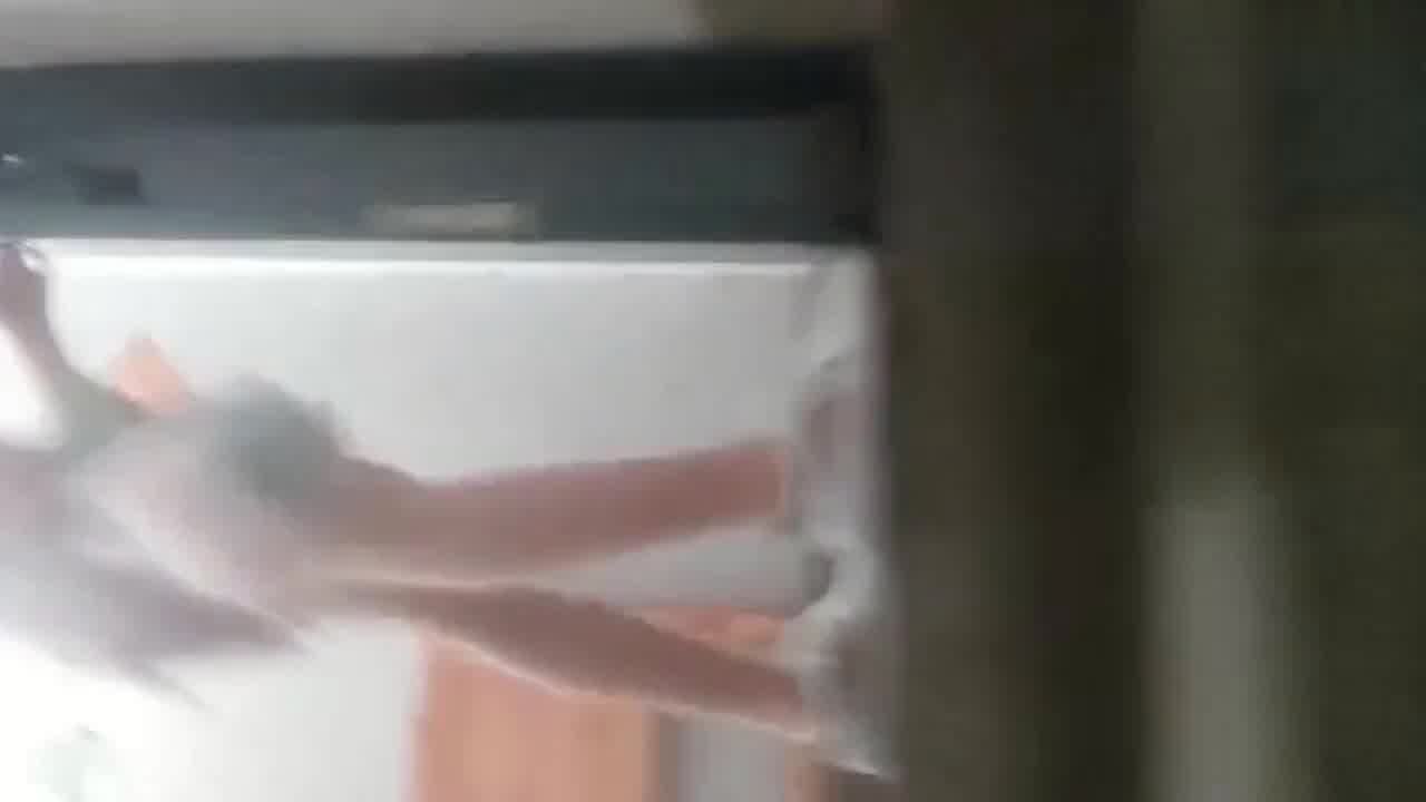  按摩店选妃，JK裙少妇，你为什么总看着干，你好坏，无套内射了。 的剧照9