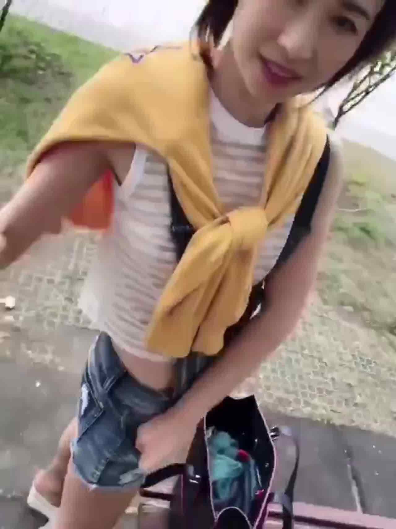  已婚骚妇的厕所诱惑 的剧照2