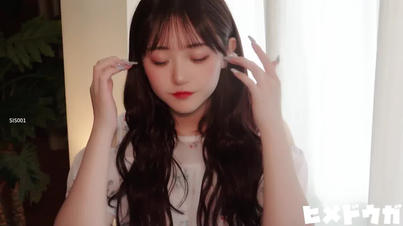  【白哲丰满18岁清纯初恋感】超级可爱甜美的妹子，再次下海了，这个小穴真是无比的嫩，射了一屁股精液 的剧照1