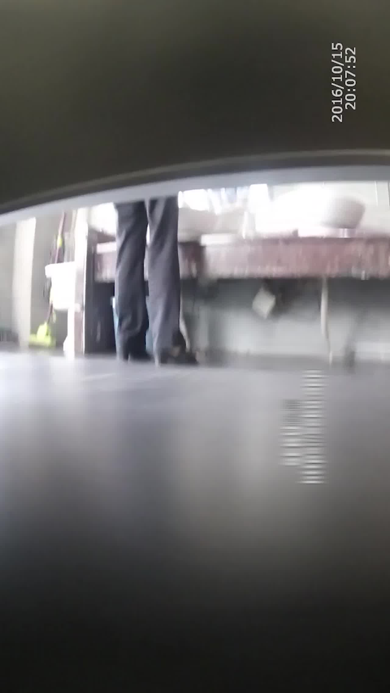  门事件 湖北省宜昌市公安局女局长上CS时竟惨遭TP❤️连尿尿模样都被看得一清二楚！ 的剧照5