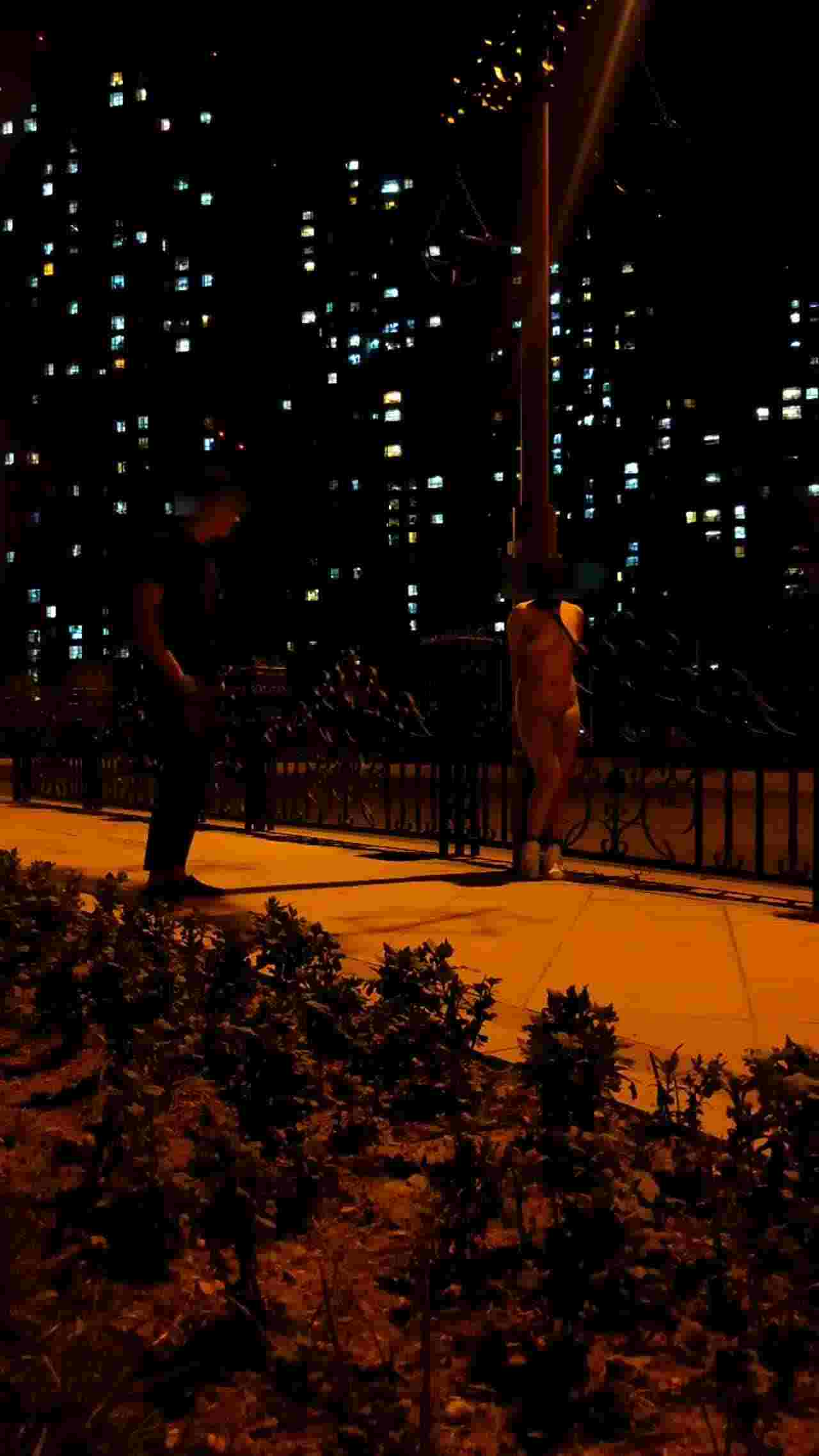  户外露出还多P 的剧照10