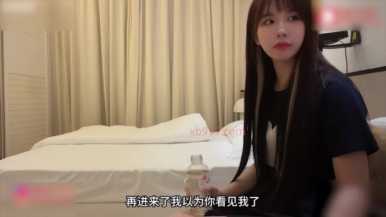  3000约的贴心大长腿，把月经搞出来了妹子说她很自责，黑长直大长发 初恋型小姐姐 的剧照2