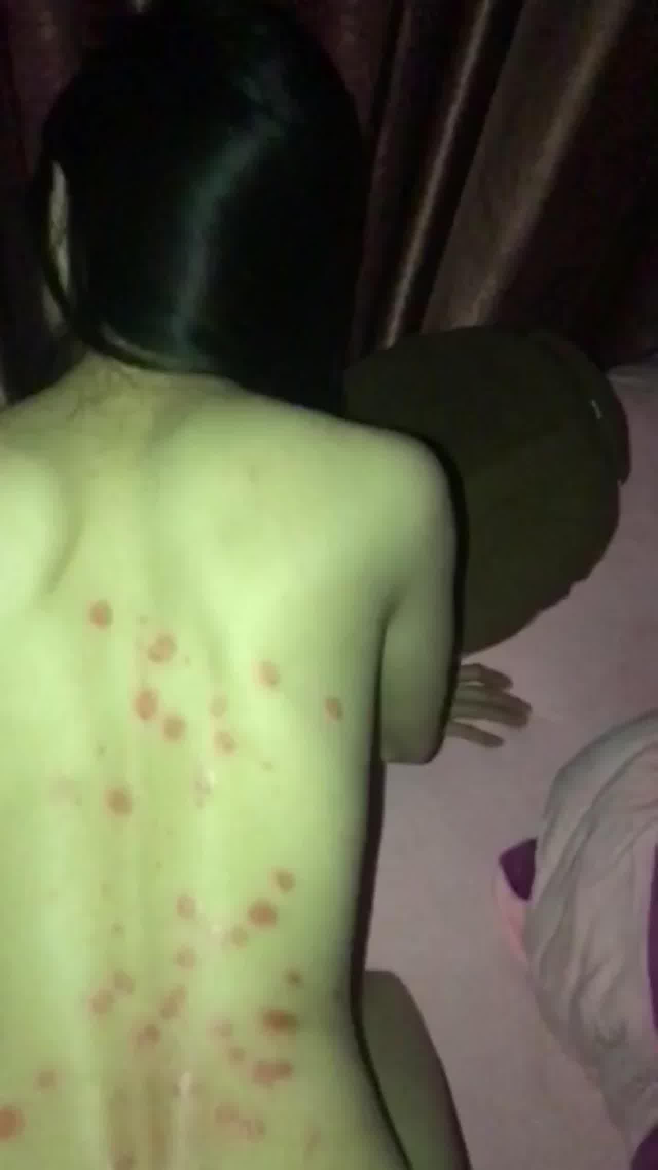  弟弟在隔壁玩电脑…不敢出声的滴蜡 的剧照9