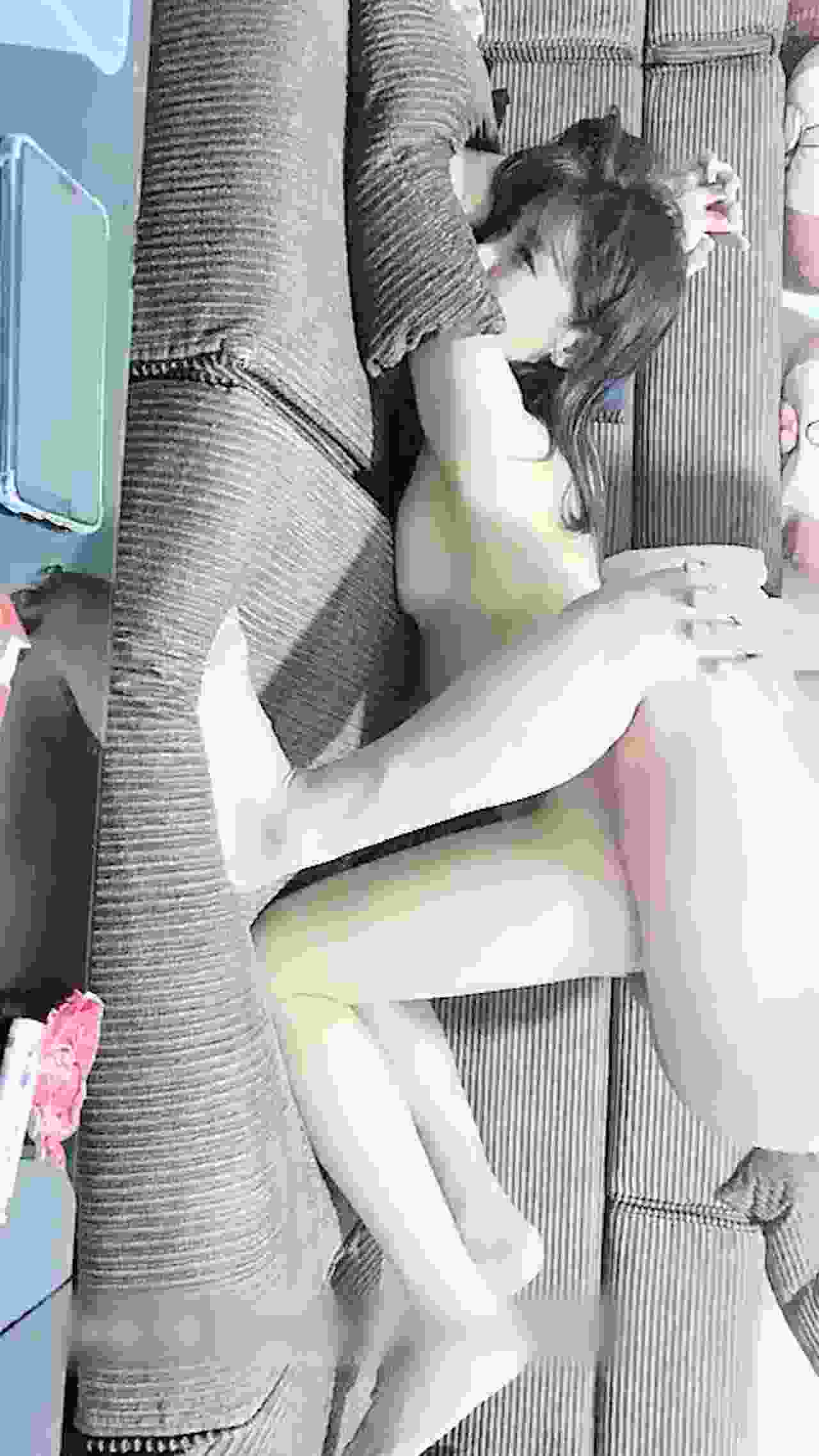  史上最牛老司机《齐总探花》约在校美女疯狂消费一步步套路妹子开房吹箫无套内射 的剧照1