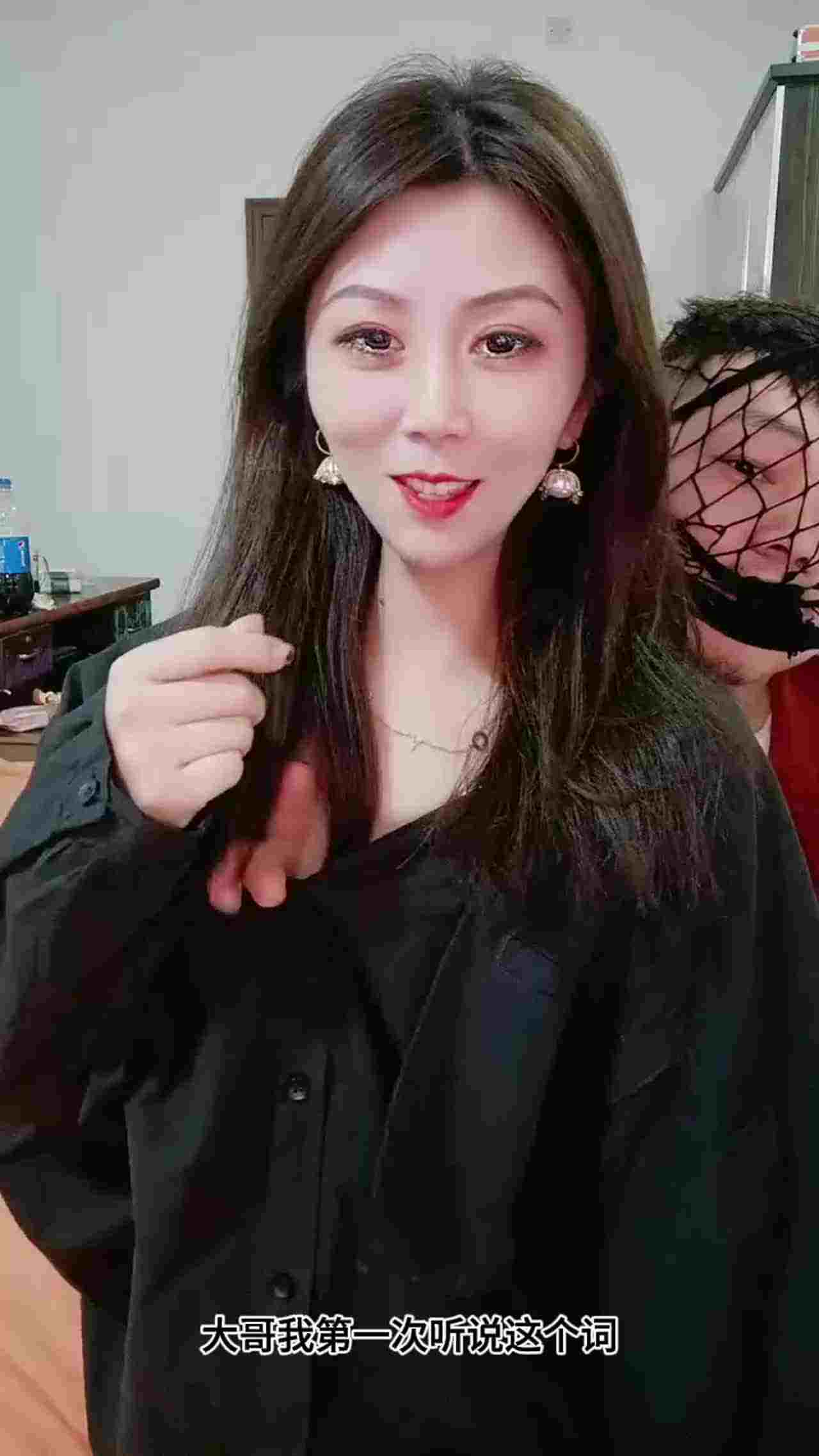  【极品御姐】颜值爆表美少妇，后入自己猛动撞击，女上位疯狂骑乘，啪啪猛操。太他妈骚了！！ 的剧照8