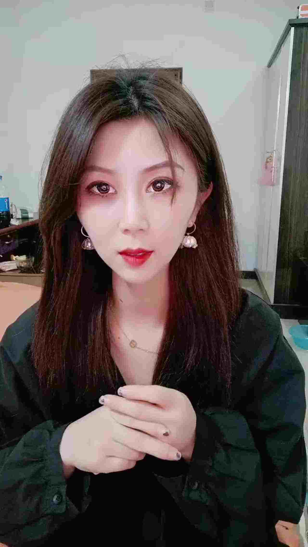  【极品御姐】颜值爆表美少妇，后入自己猛动撞击，女上位疯狂骑乘，啪啪猛操。太他妈骚了！！ 的剧照9