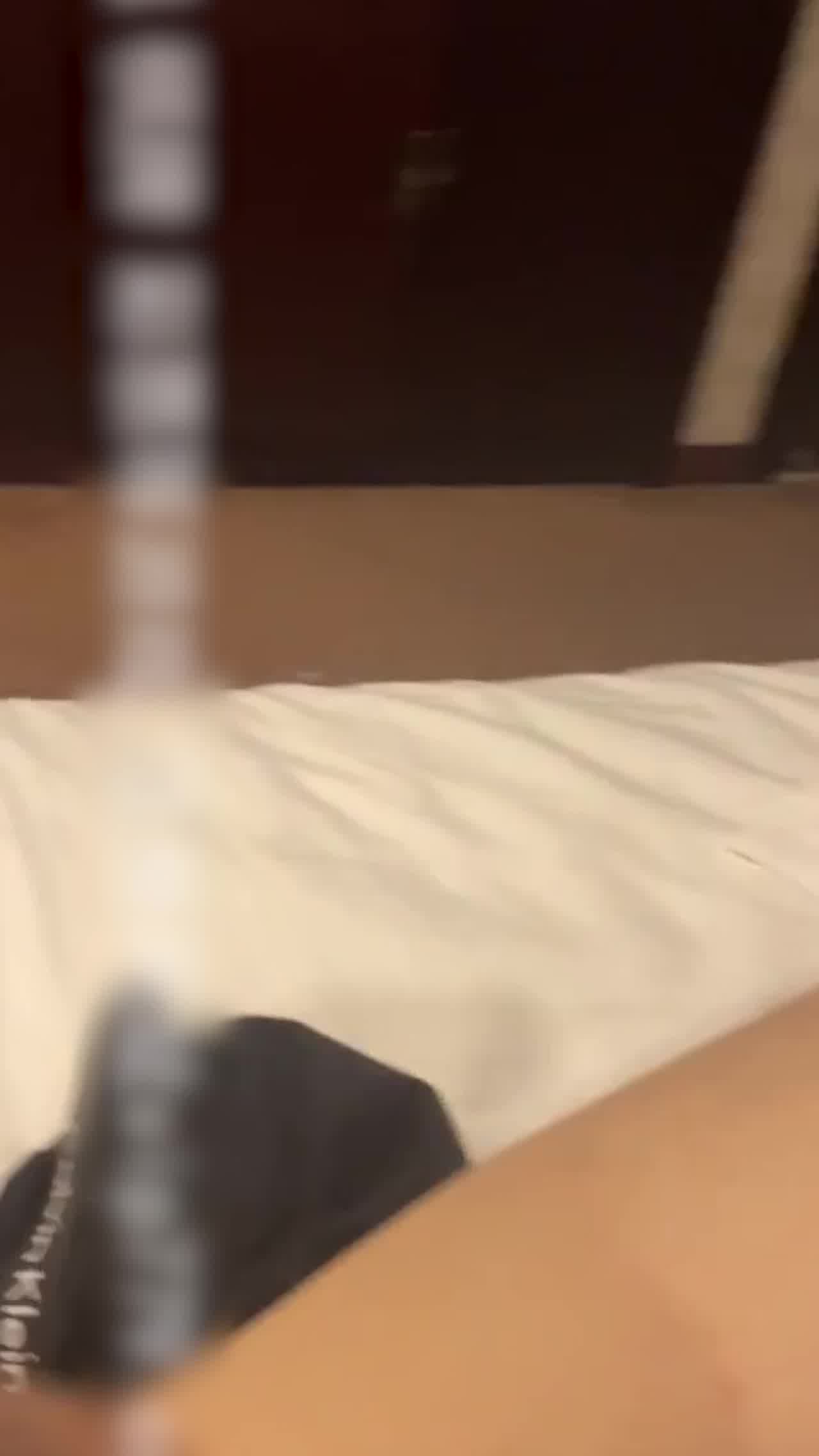  露脸白丝眼镜E奶反差罗莉续集，继续支持追更闯红灯模特 的剧照8