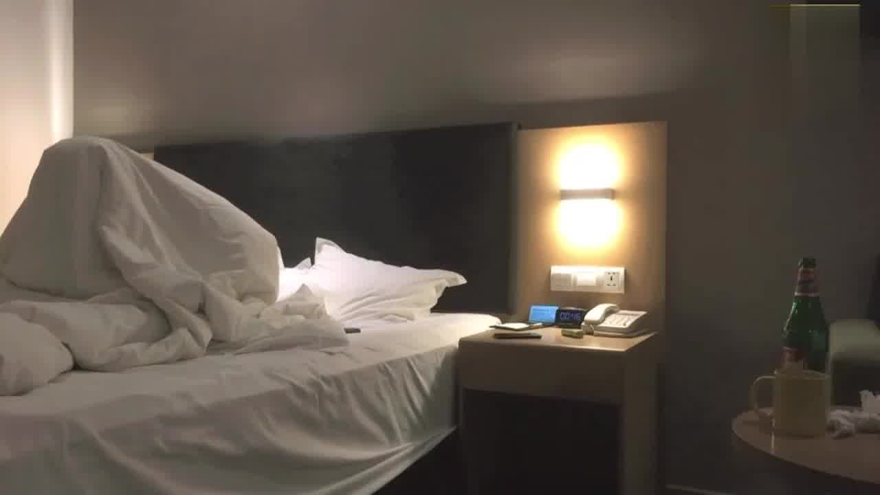  【PUA大神】大神与高中学妹玩游戏喝酒，极限拉扯，扒光强上，激烈反抗被强行插入，真刺激 的剧照10