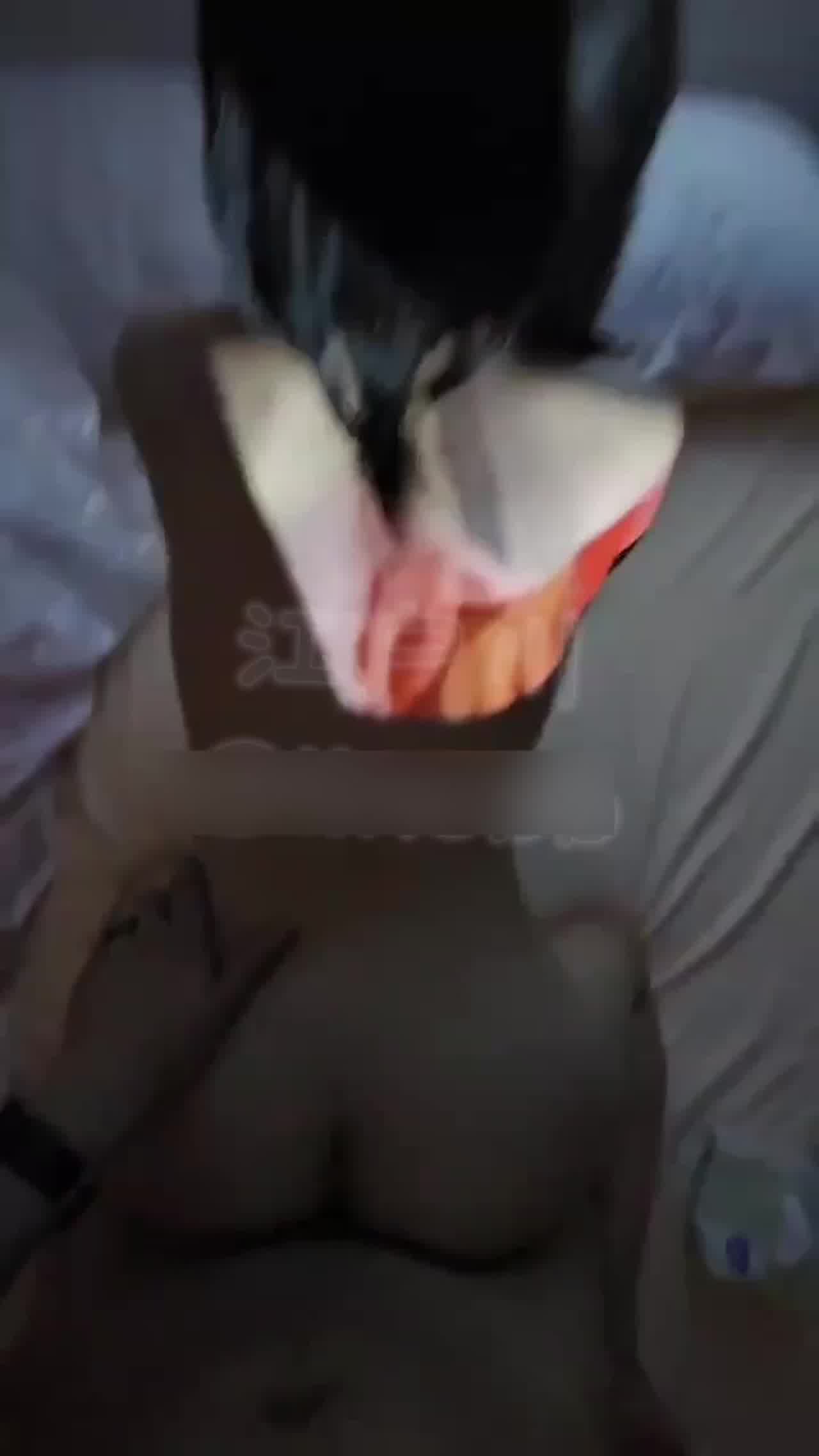  后入极品翘臀小骚货 的剧照4