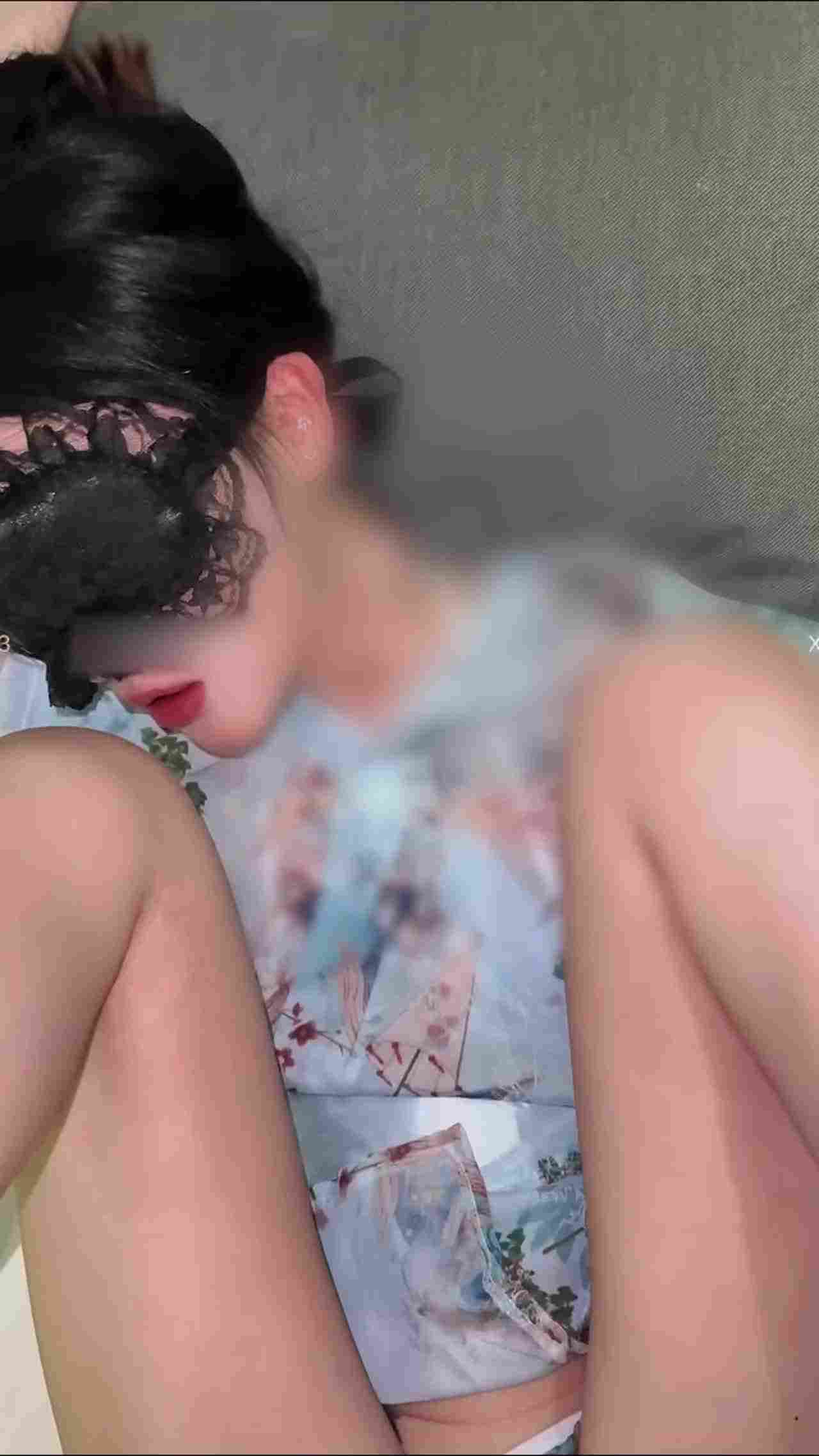  在厕所做爱蒙眼对镜子做爱敏感度UP 的剧照8