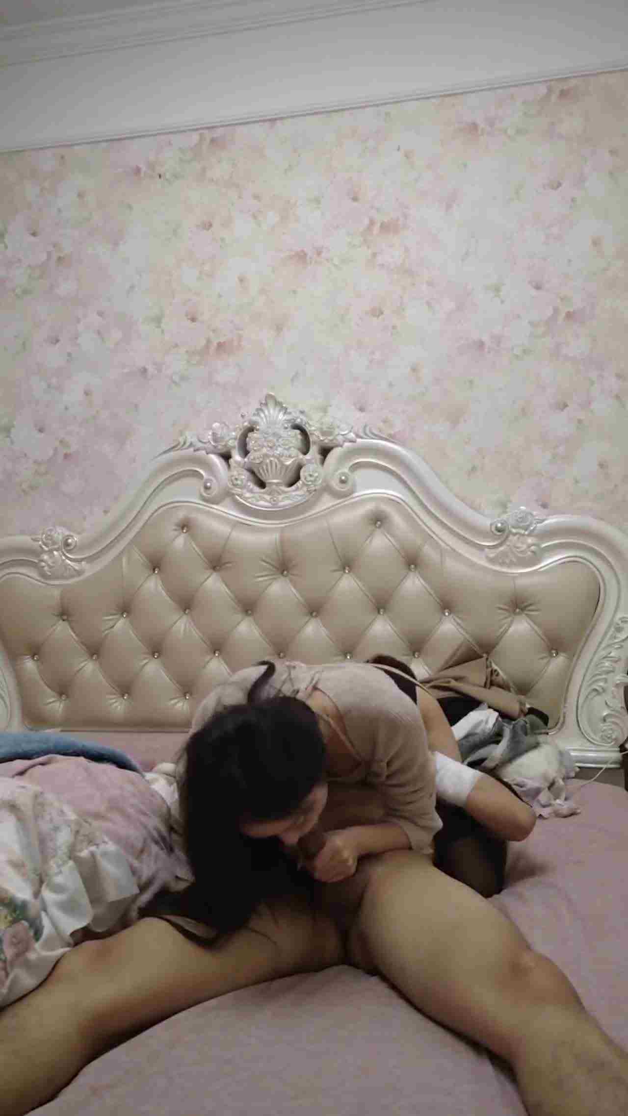  焕儿 清纯靓丽下反差婊母_金主爸爸爆肏内射 的剧照2